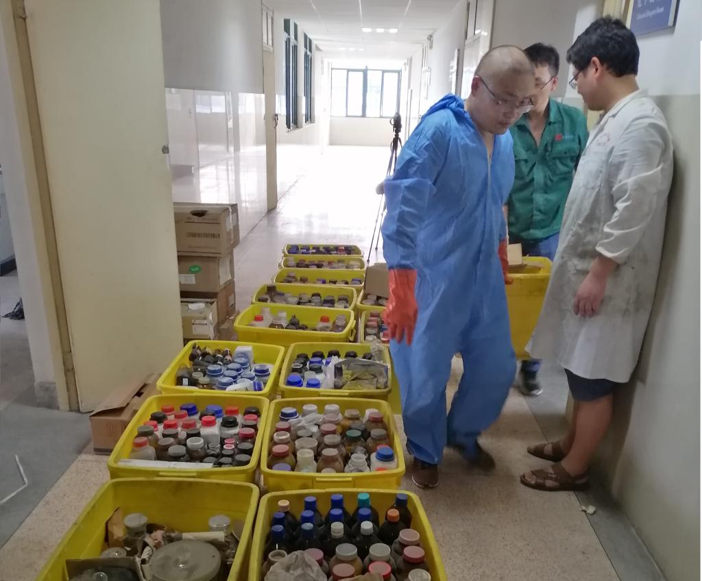 国产成人精品白浆久久69