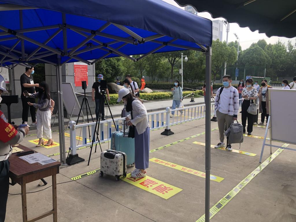 国产成人精品白浆久久69