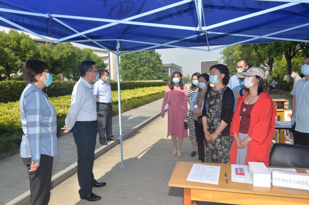 国产成人精品白浆久久69