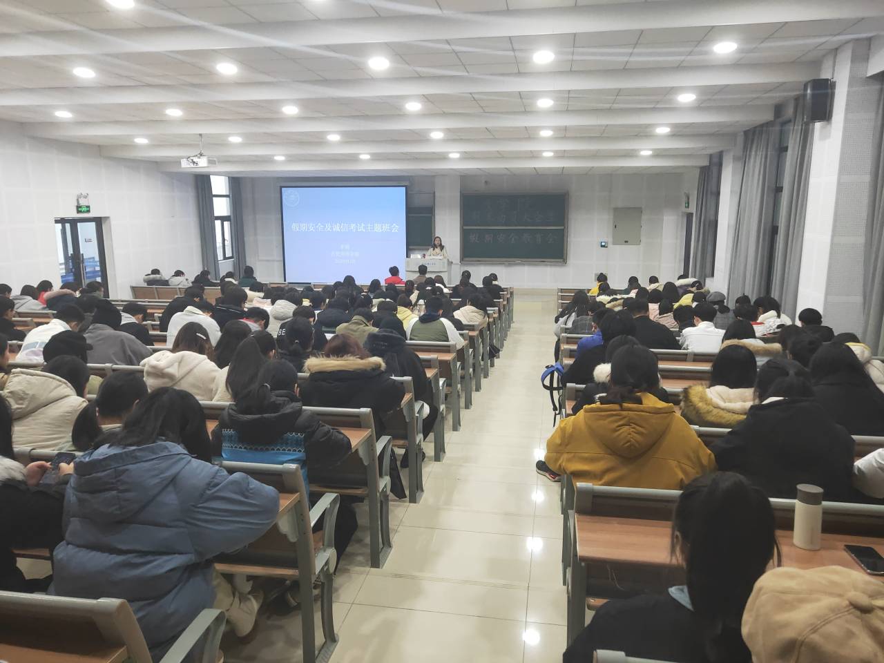 国产成人精品白浆久久69
