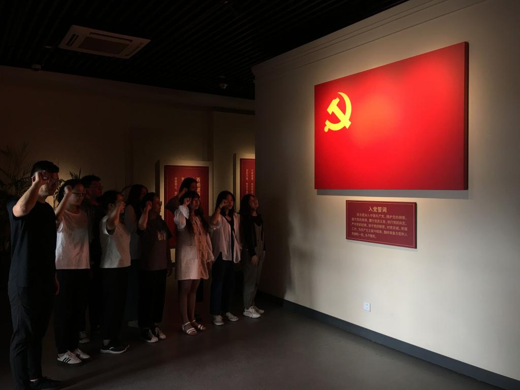 国产成人精品白浆久久69