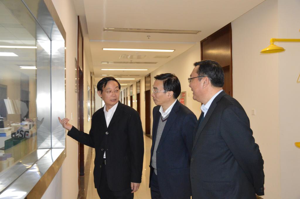 国产成人精品白浆久久69