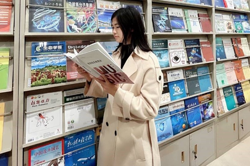 国产成人精品白浆久久69