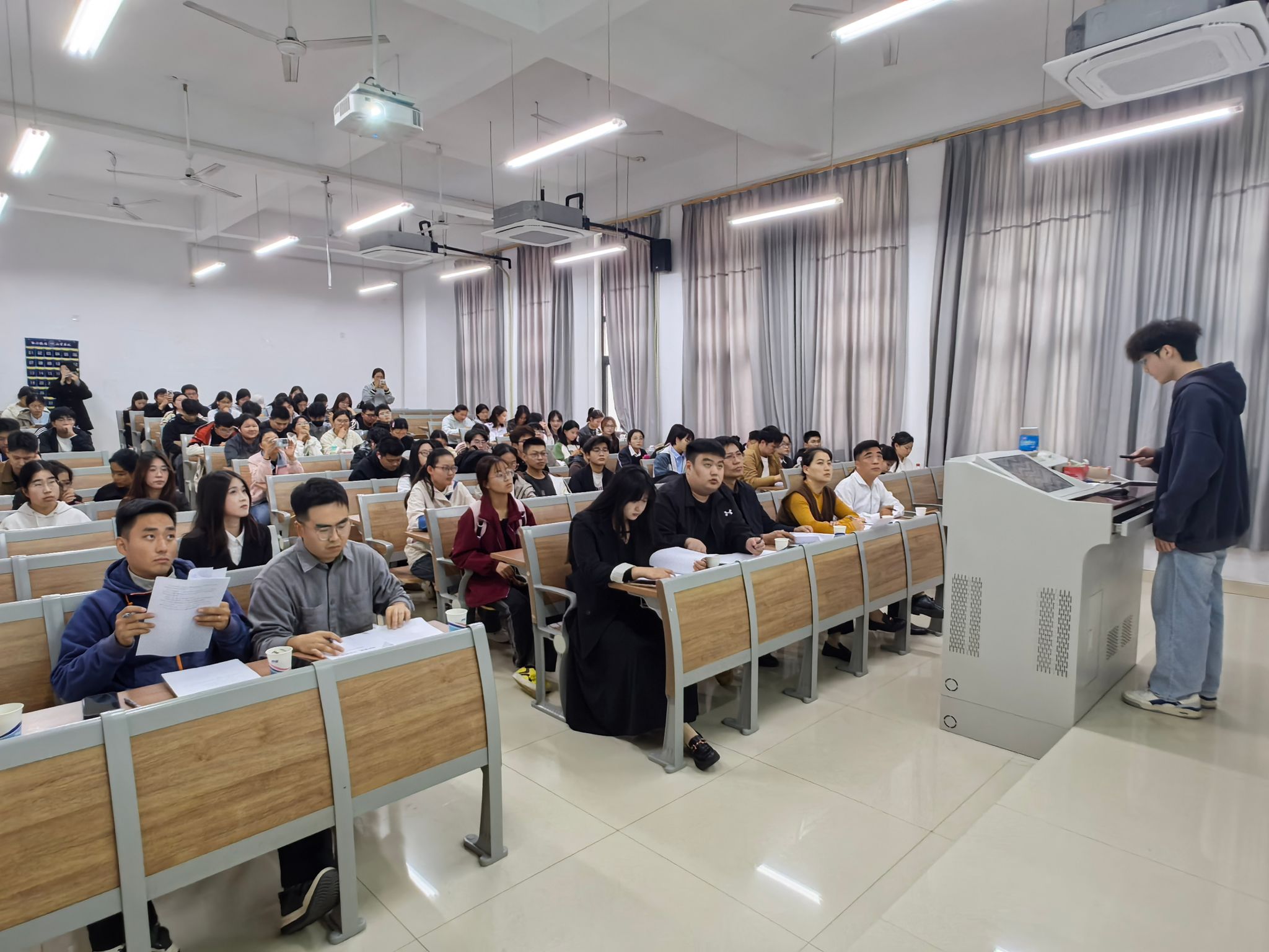 国产成人精品白浆久久69