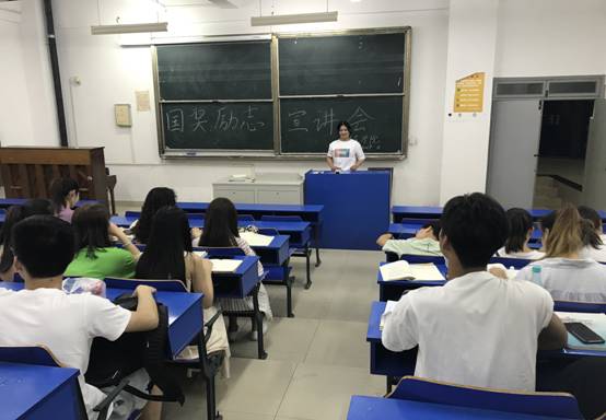 国产成人精品白浆久久69