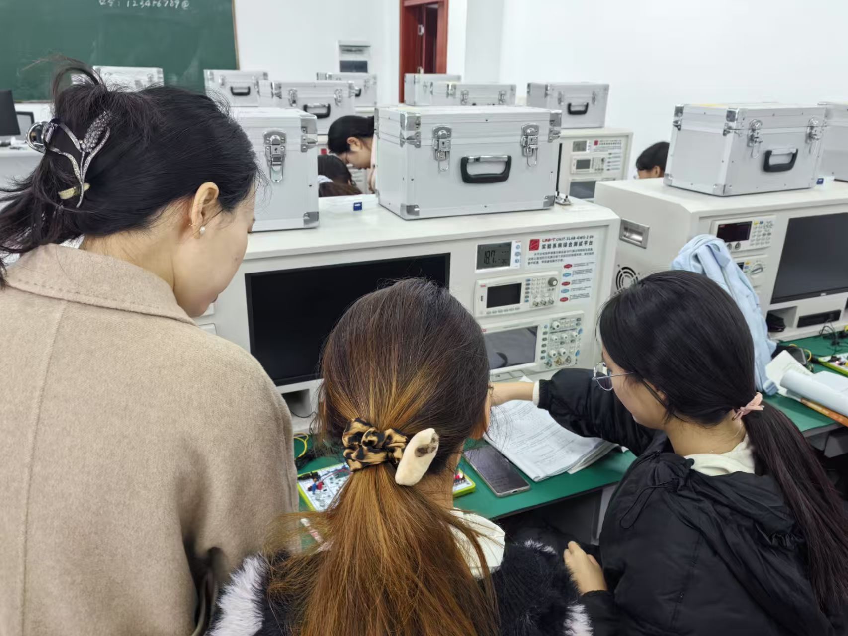 国产成人精品白浆久久69