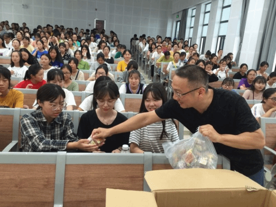 国产成人精品白浆久久69