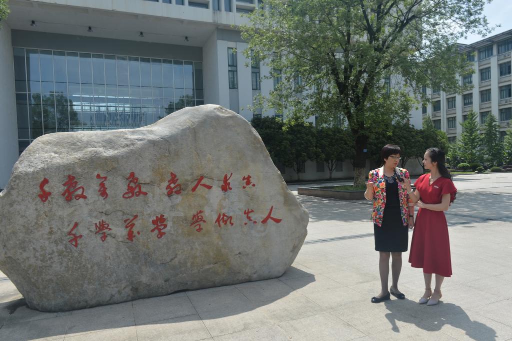 国产成人精品白浆久久69