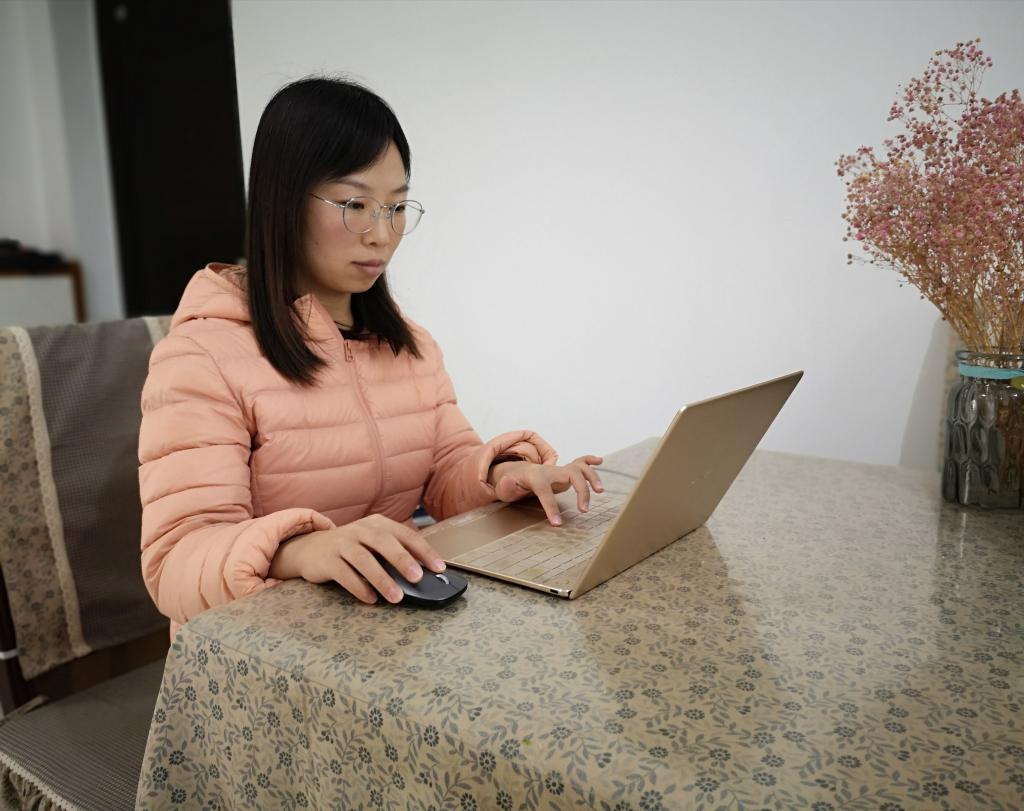 国产成人精品白浆久久69