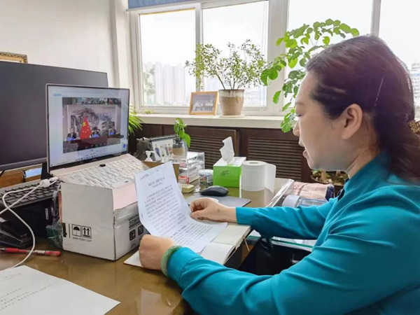 国产成人精品白浆久久69