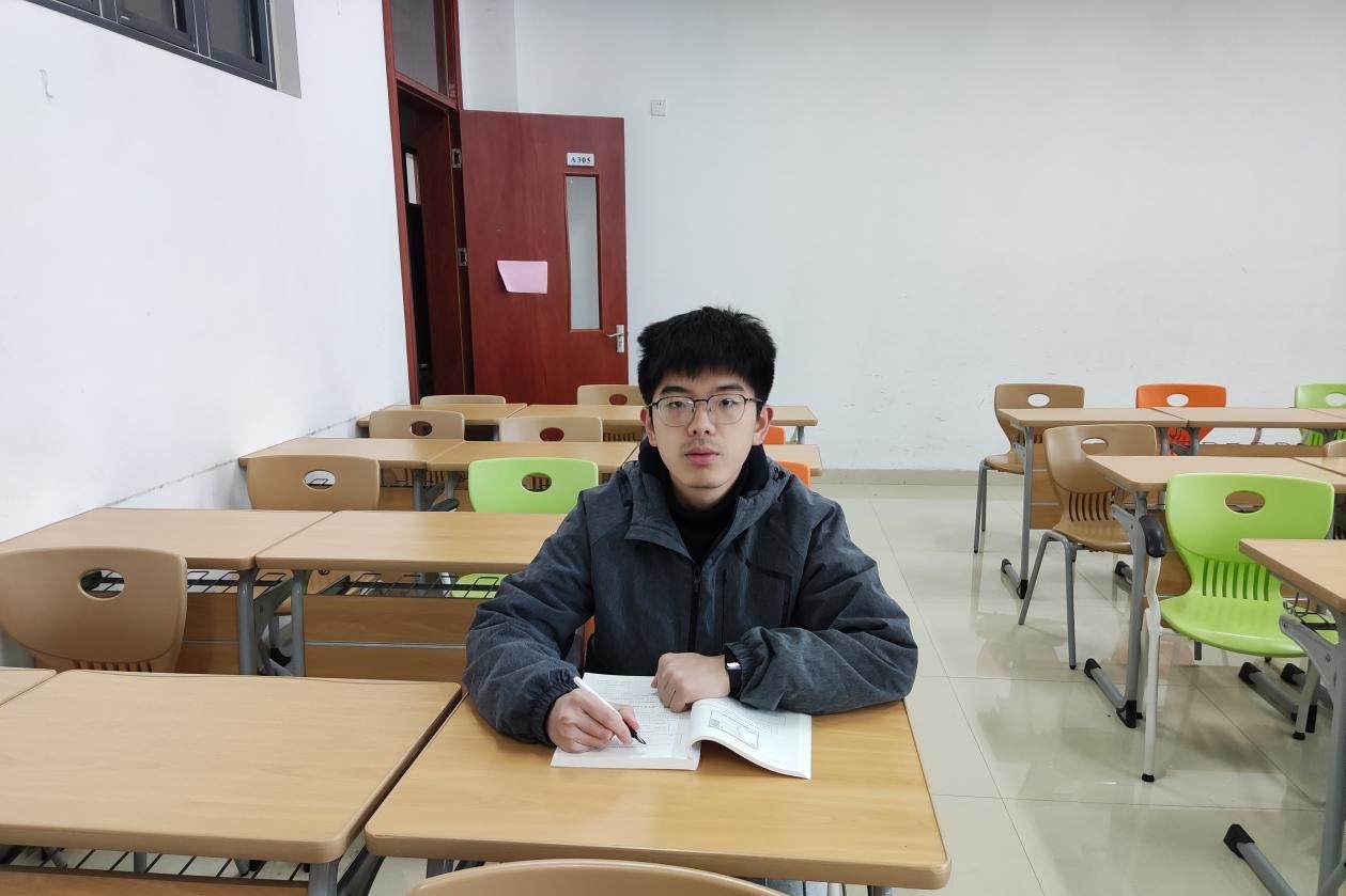 国产成人精品白浆久久69