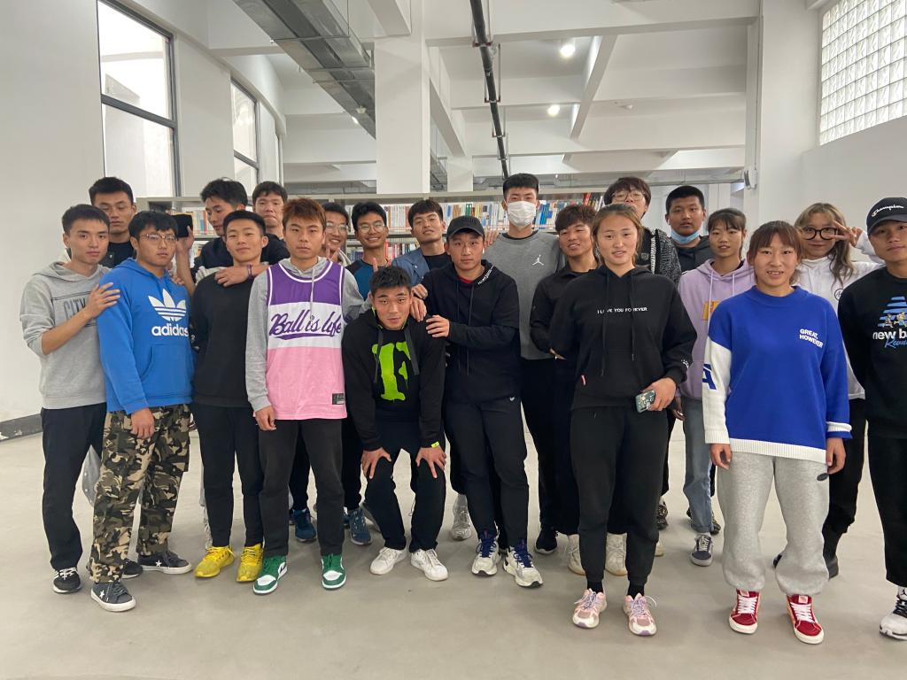 国产成人精品白浆久久69