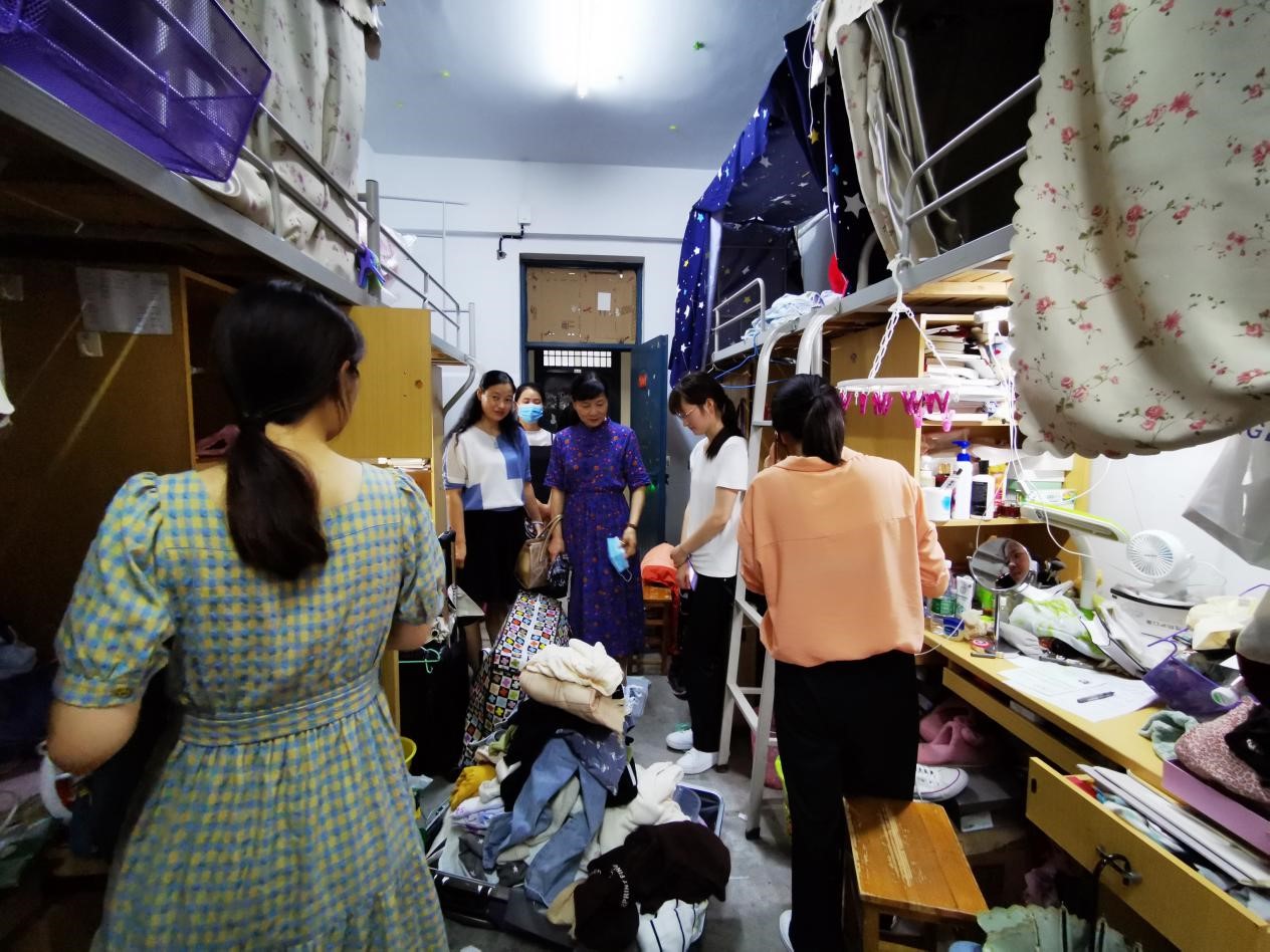 国产成人精品白浆久久69