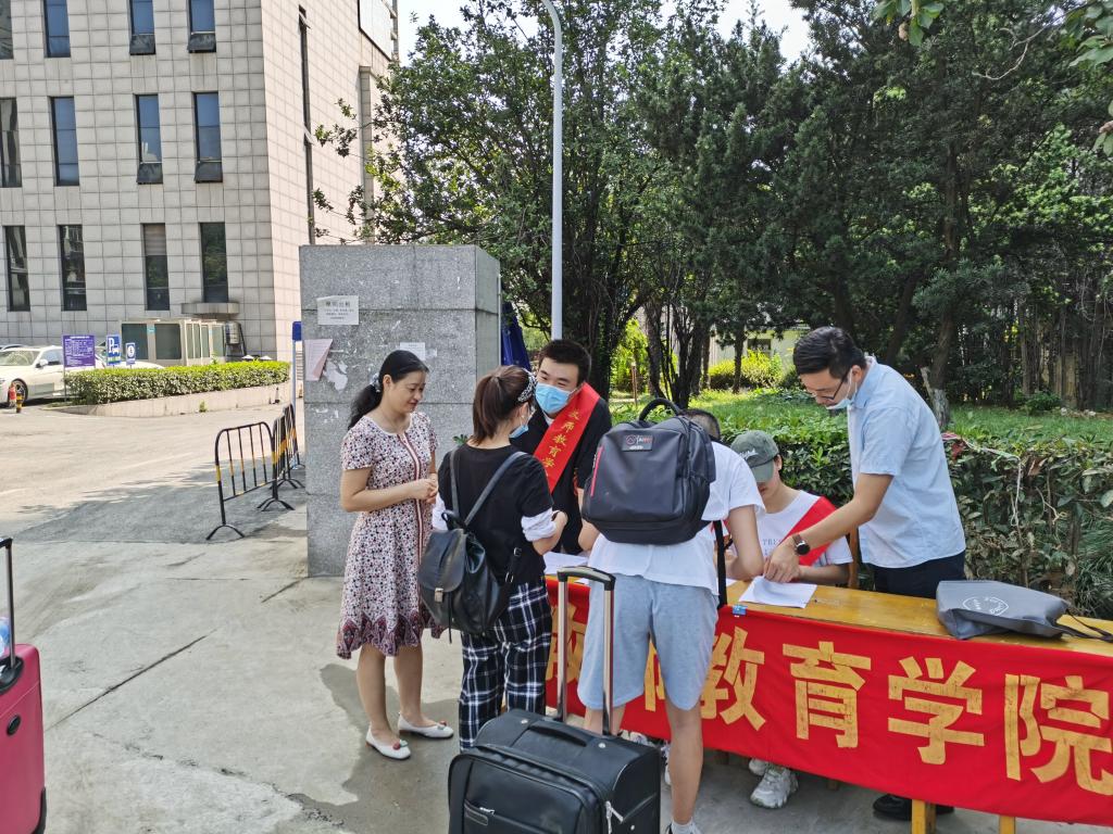 国产成人精品白浆久久69
