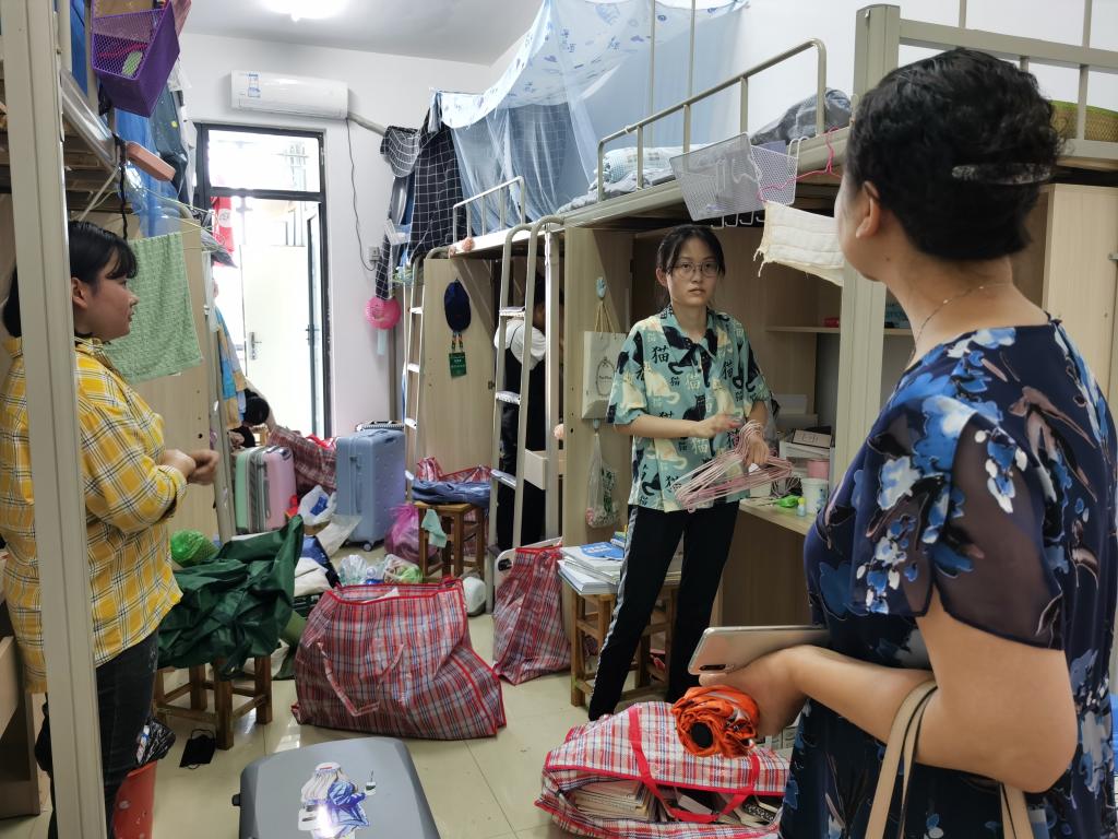 国产成人精品白浆久久69
