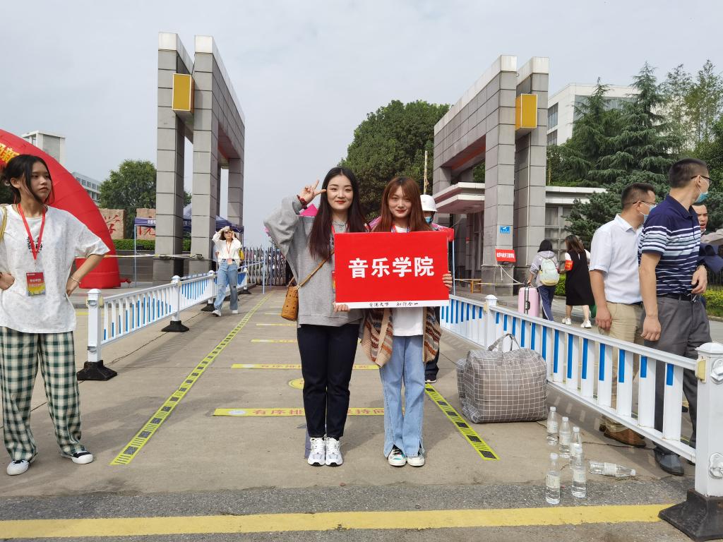 国产成人精品白浆久久69